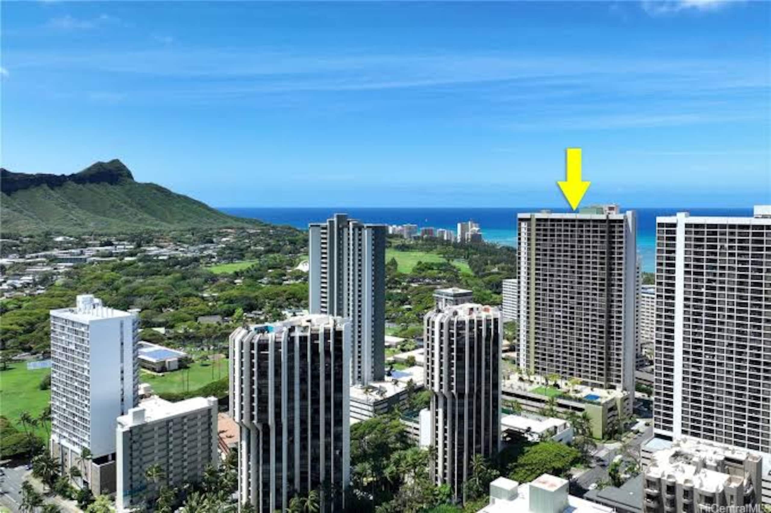 Condo in Honolulu · ★4.87 · 1 bedroom · 2 beds · 1 private bath - Image 33