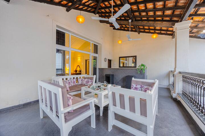 Living room image 9