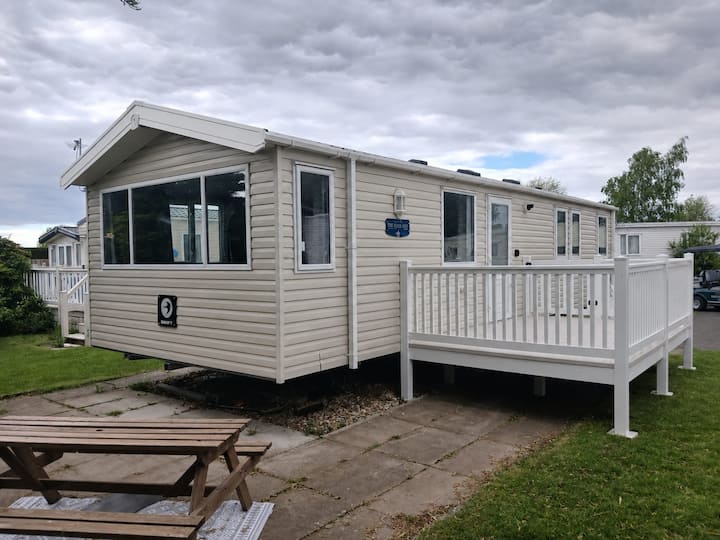 Caravan At Southview In Skegness Ref 33042m - Skegness