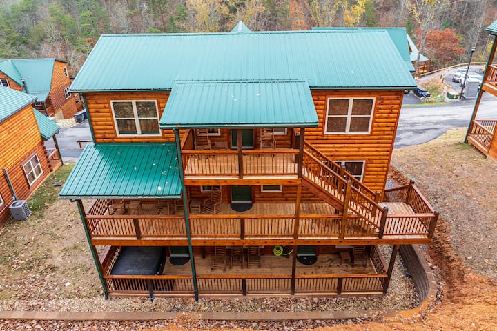 Minutes To Pigeon Forge! - Sleeps 14 - Pigeon Forge, TN
