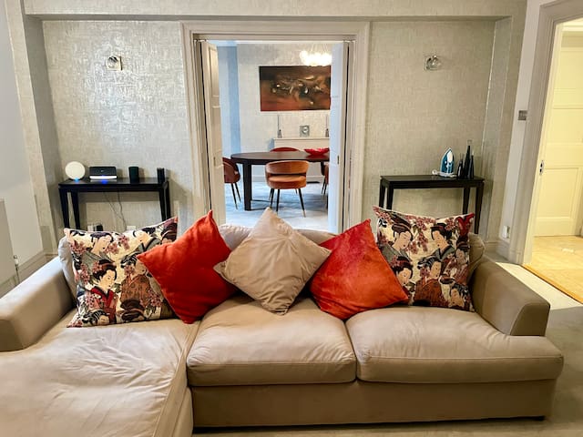 Central Mayfair 3 Bed Apartment – 2000ft/185 sqm