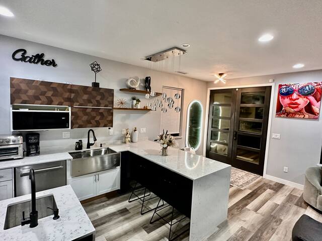 Ultra modern new home w/rooftop gallery image 3