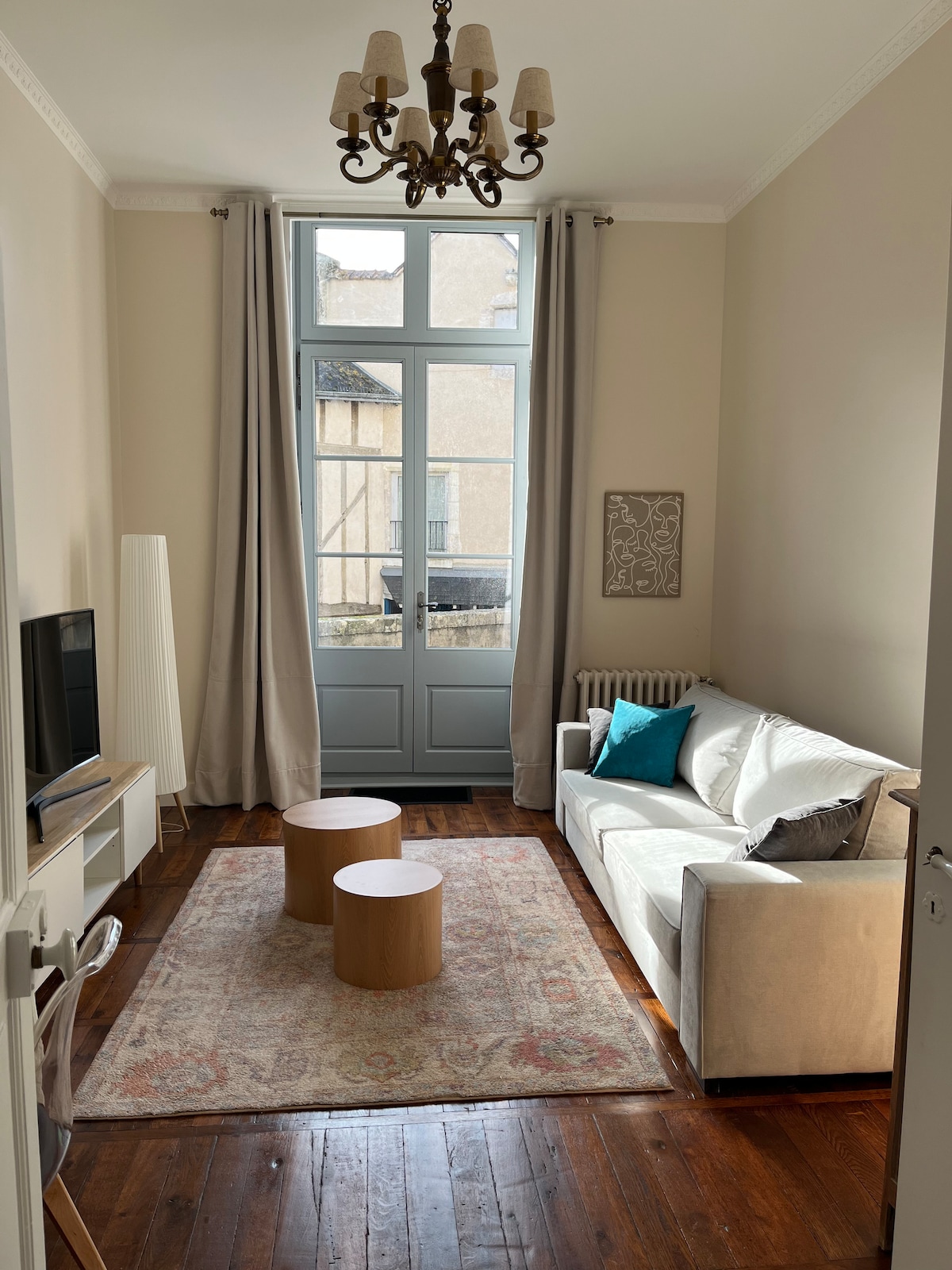 Successful Airbnb property: Blois city center apartment with bike parking in Blois