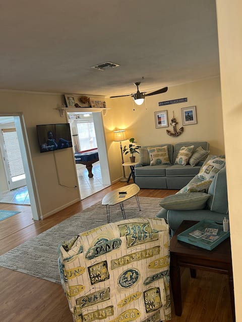 Successful Airbnb property: Clearwater Coastal Retreat! toddler/dog friendly! in Largo