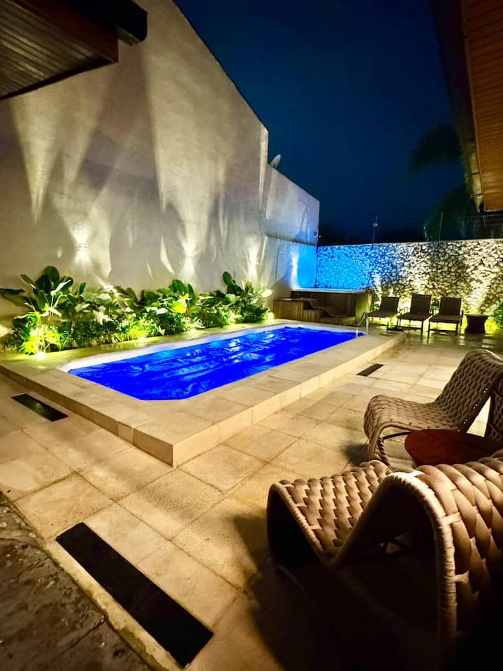 High standard! Heated pool, Jacuzzi for 6 people!