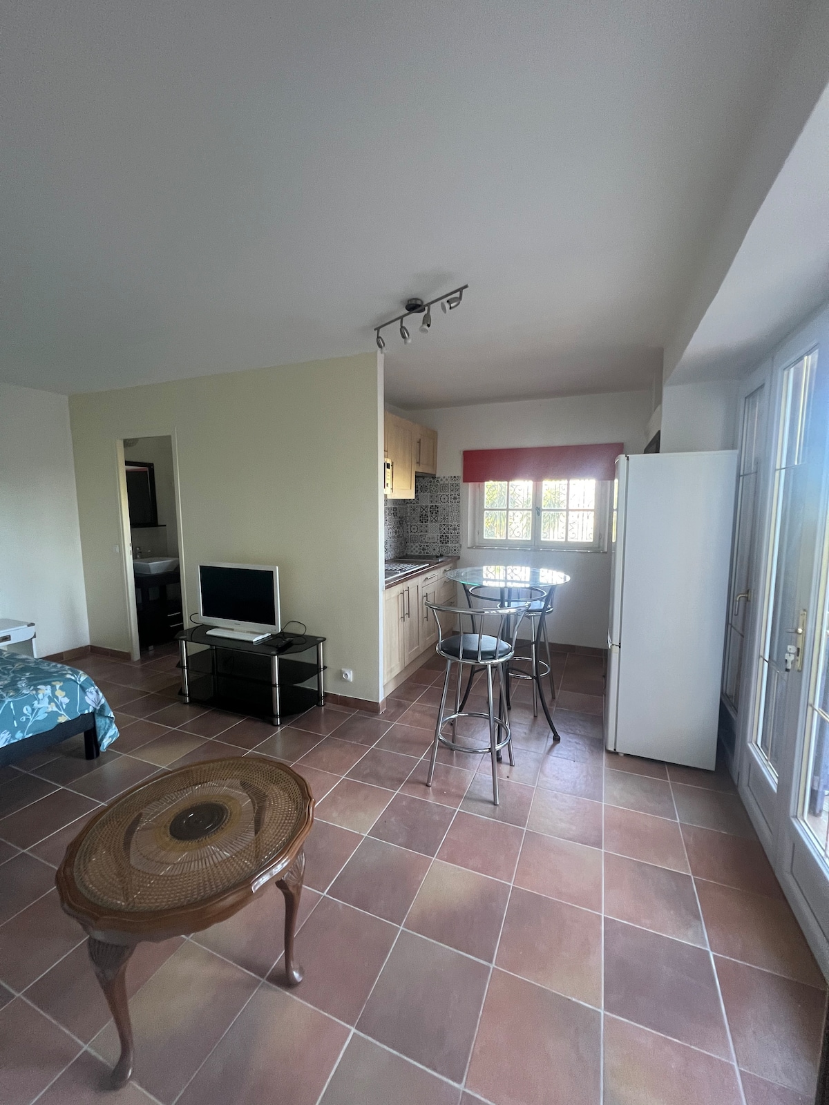 Successful Airbnb property: Studio / Semaphore neighborhood / Private parking. in Sainte Maxime