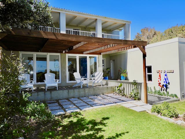 Lil’ Easy Beach House – Great location and views