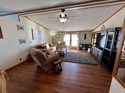 Successful Airbnb property: Close to city amenities with a cozy country feel. in Billings
