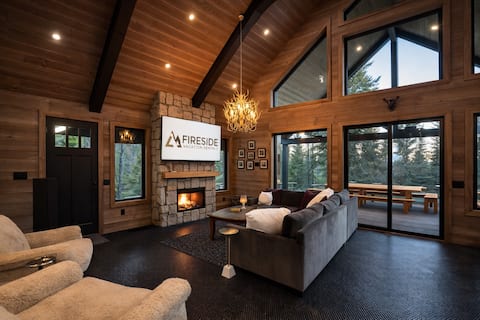 Luxury Duck Creek Chalet | Sauna, Spa, Game Loft