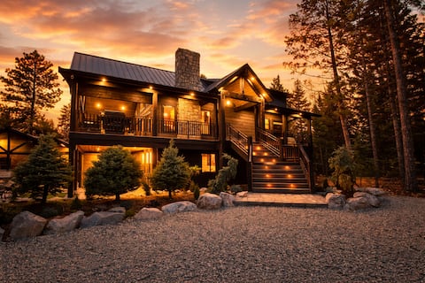 Luxury Duck Creek Chalet | Sauna, Spa, Game Loft