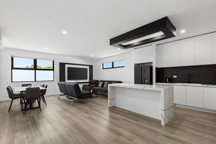 The Ideal Group Escape gallery image 5