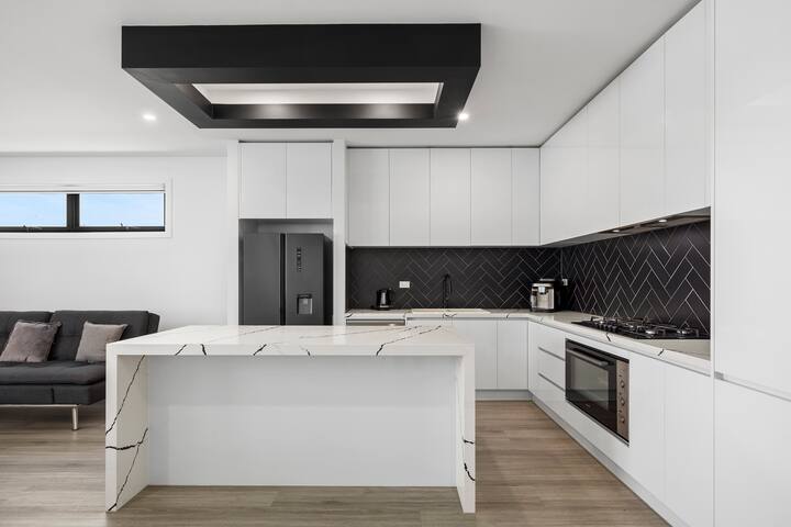 The Ideal Group Escape gallery image 2