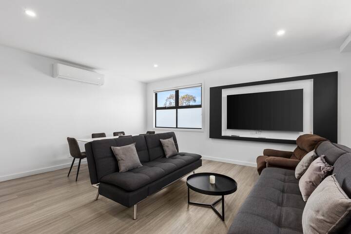 The Ideal Group Escape gallery image 4