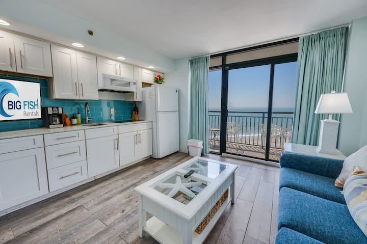 Coastal Condo W/ Ocean Views & Hot Tub - North Myrtle Beach, SC