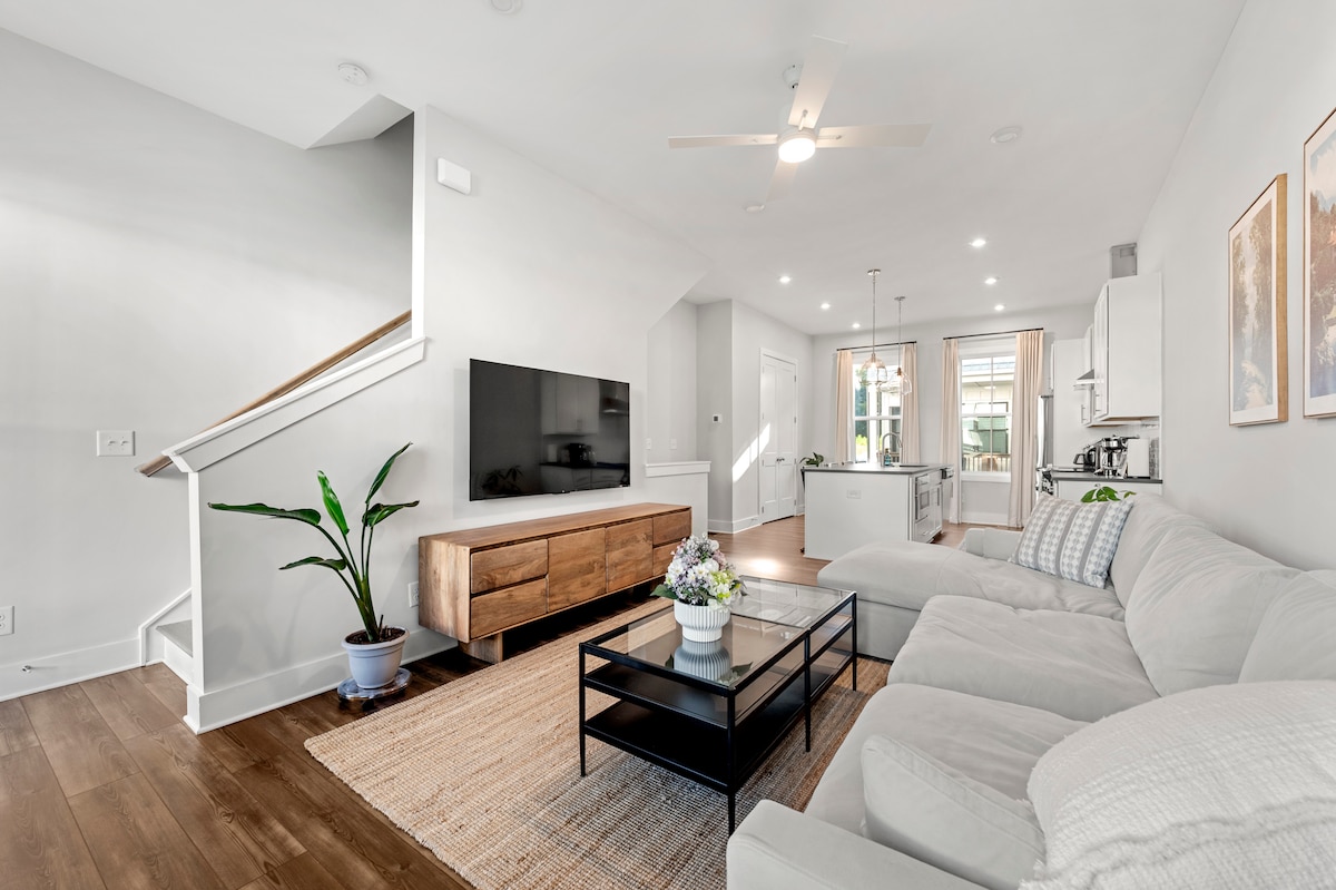Top Airbnb: Cityside Townhouse in Chosewood Park