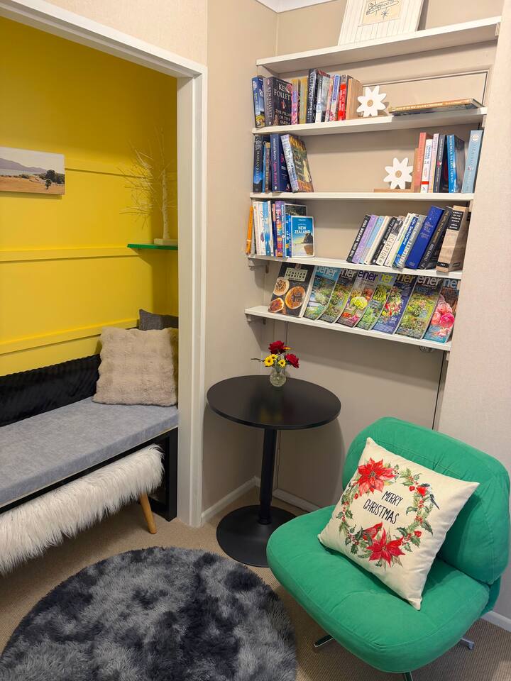Cozy Private Small House - Palmerston North
