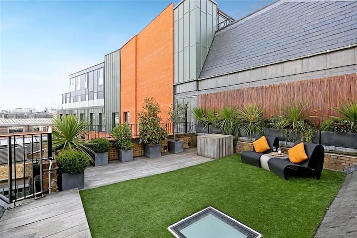 Oxford Street 3Bedroom AC Penthouse & Roof Terrace gallery image 2