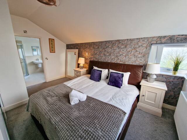 4 Bed Home in Altrincham by City SuperHost gallery image 5