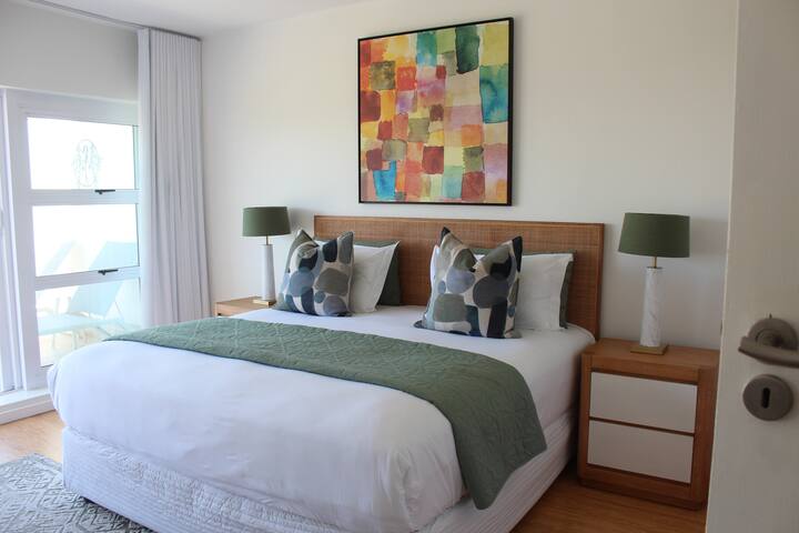 dhomë gjumi e madhe dhe e bukur 