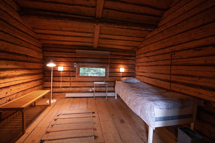 Upstairs bedroom 2.