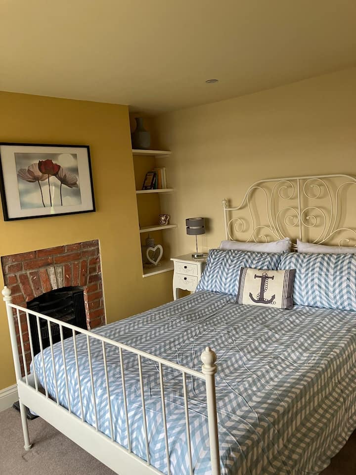 Fisherman’s Cottage With River And Park Views - エセックス
