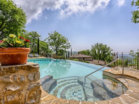 Private house overlooking Siena