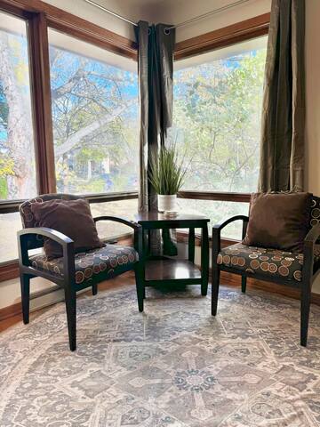 Cozy Home on Convenient Summit Ave gallery image 2