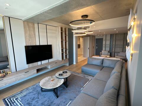 The Crown Jewel Suite : 5BR + 4Bath Highrise views