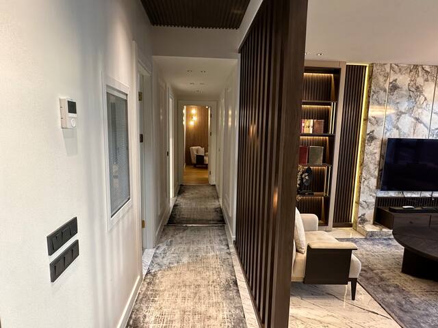 The Crown Jewel Suite : 5BR + 4Bath Highrise views gallery image 5