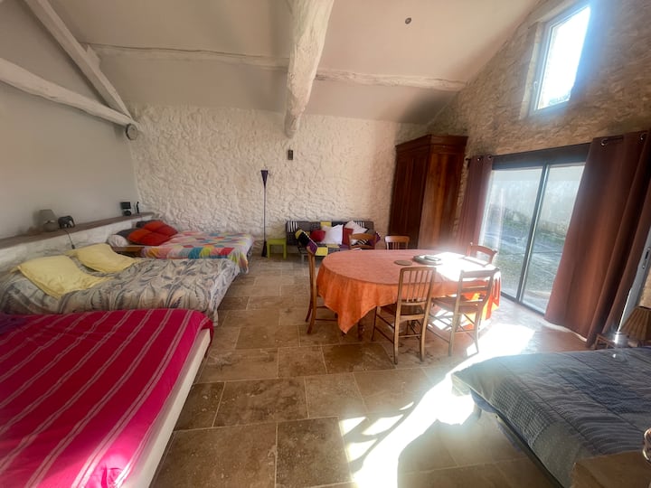 3 أسرّة مزدوجة وسرير واحد مفرد وسرير أريكة مزدوج في الاستوديو أو غرفة النوم 5 