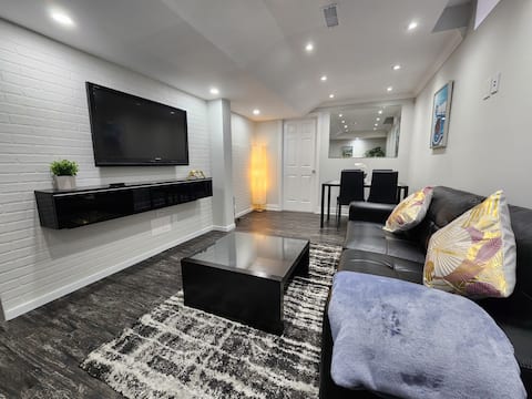 Successful Airbnb property: Cozy Private Suite | Sep Entry | Free Parking in Ajax