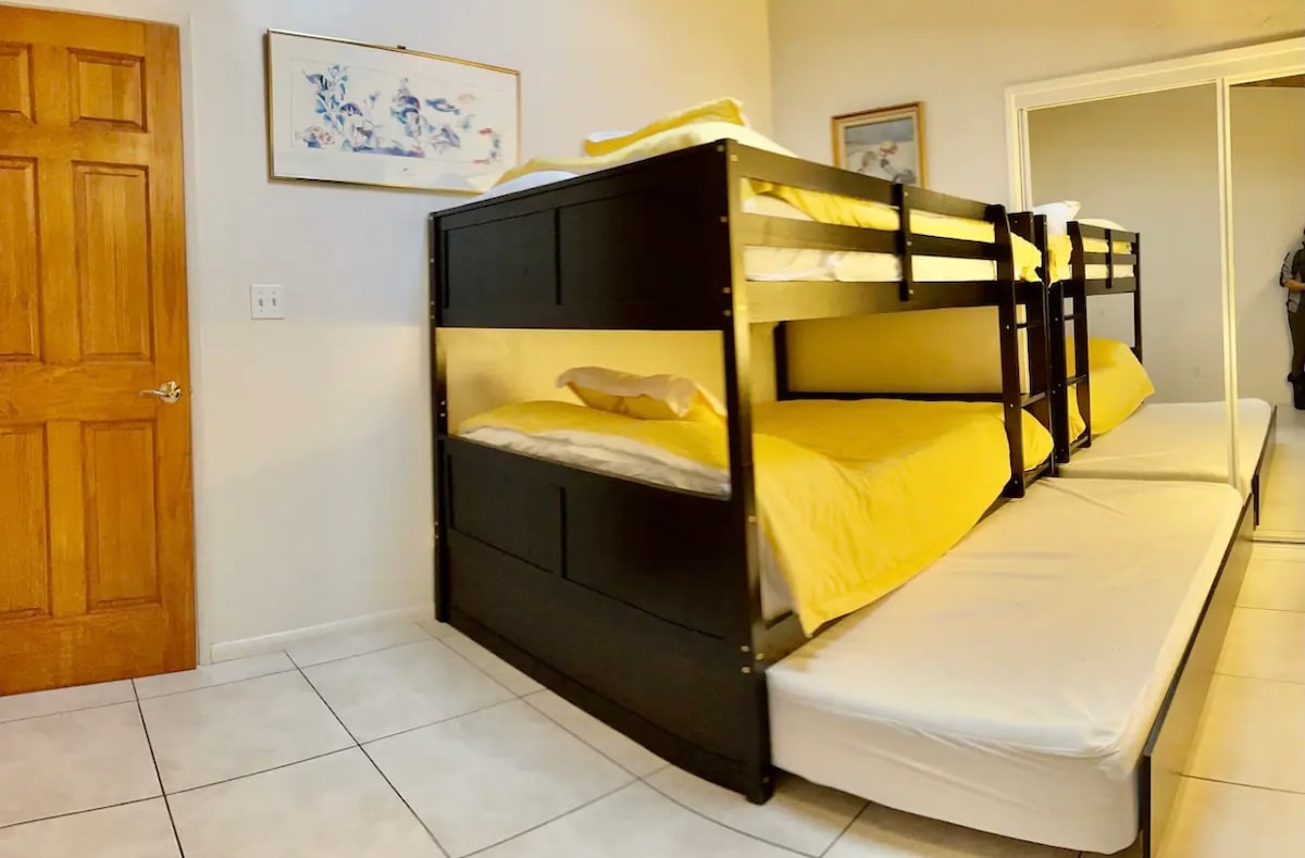 سرير مزدوج علوي وسفلي مع مقبض قابل للسحب 