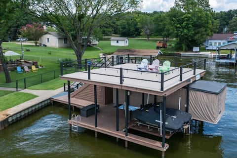 Fire Pit, Lake Views, Blackstone + Private Dock