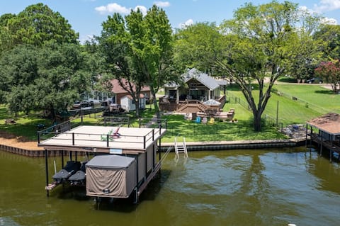 Lakeview Oasis w/ Patio, Dock & Blackstone Griddle