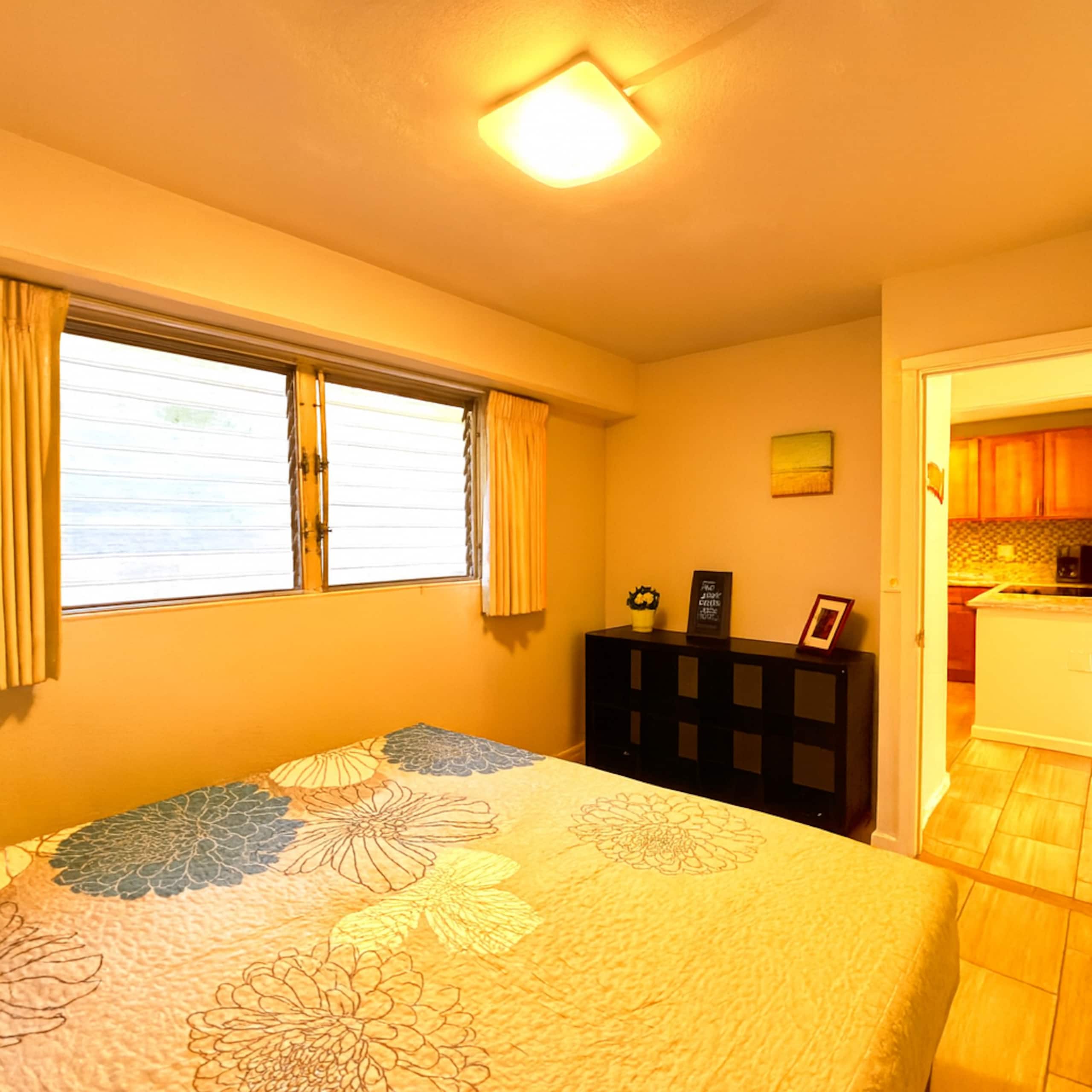 Waikiki 2-bedroom FREE parking/kitchen 207 - Image 17