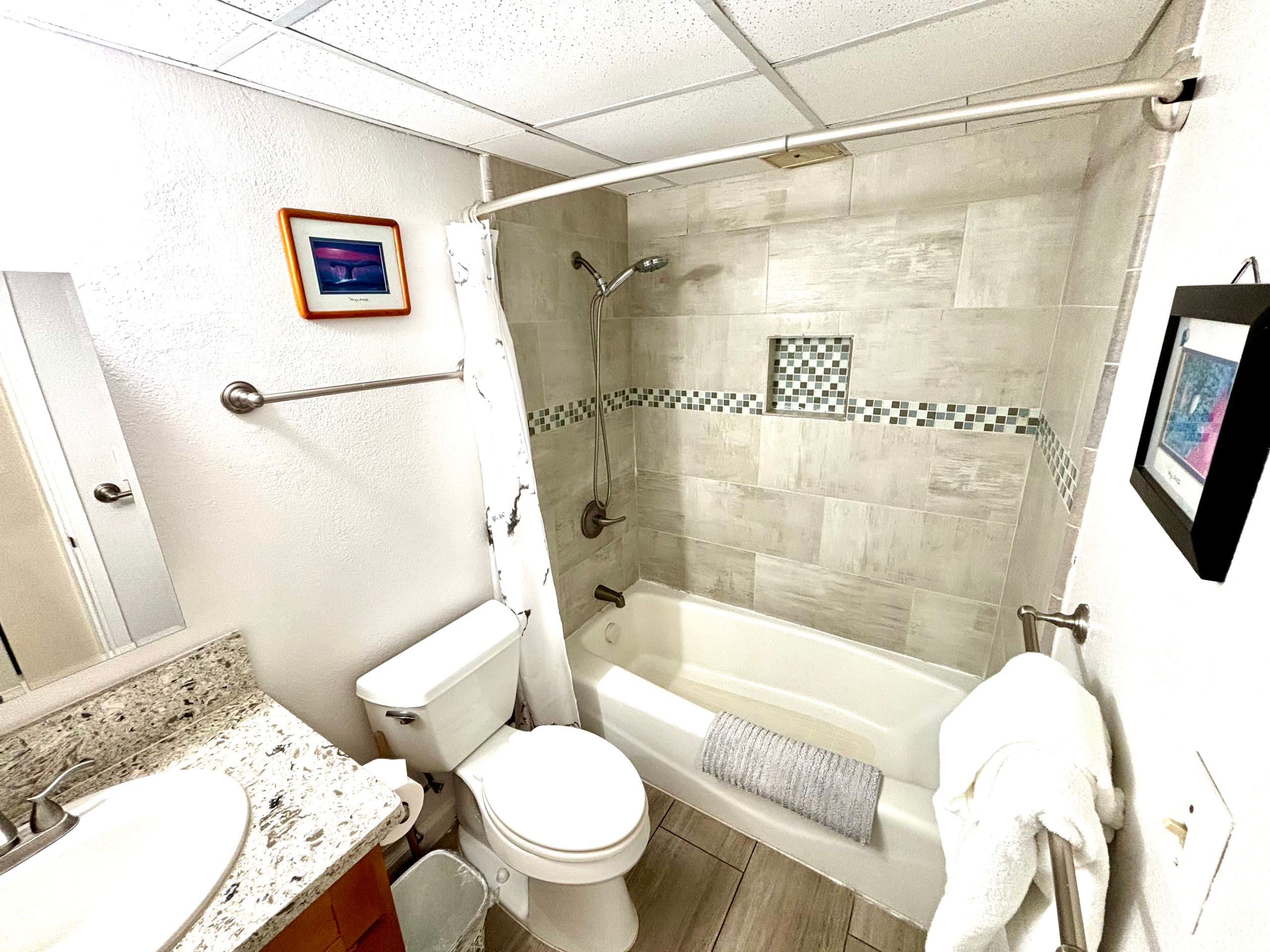 Waikiki 2-bedroom FREE parking/kitchen 207 - Image 19