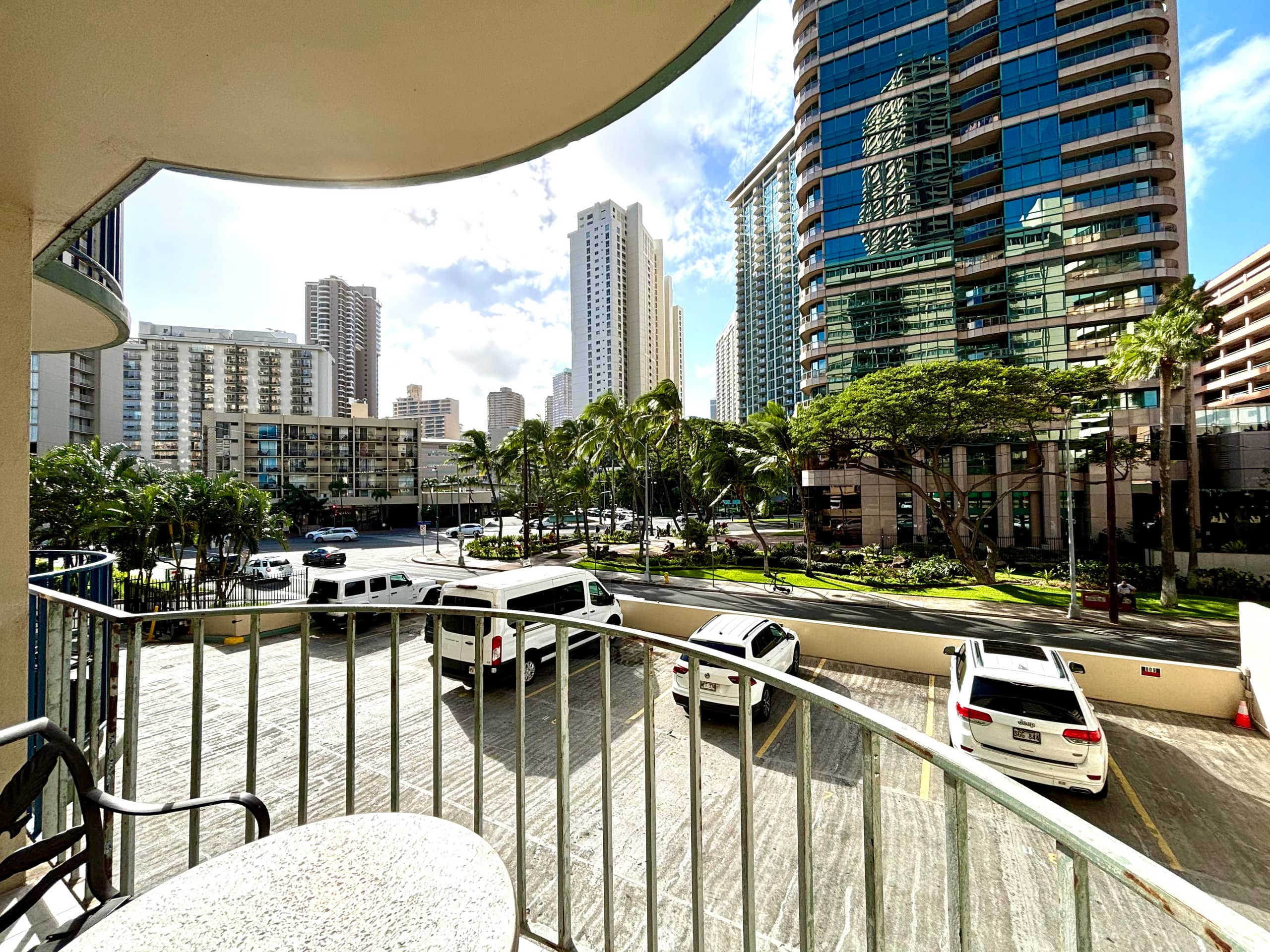 Waikiki 2-bedroom FREE parking/kitchen 207 - Image 20