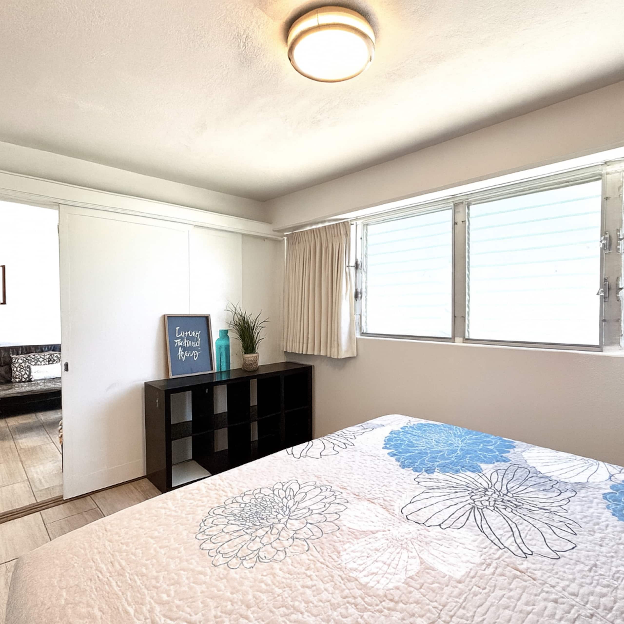 Waikiki 2-bedroom FREE parking/kitchen 207 - Image 33