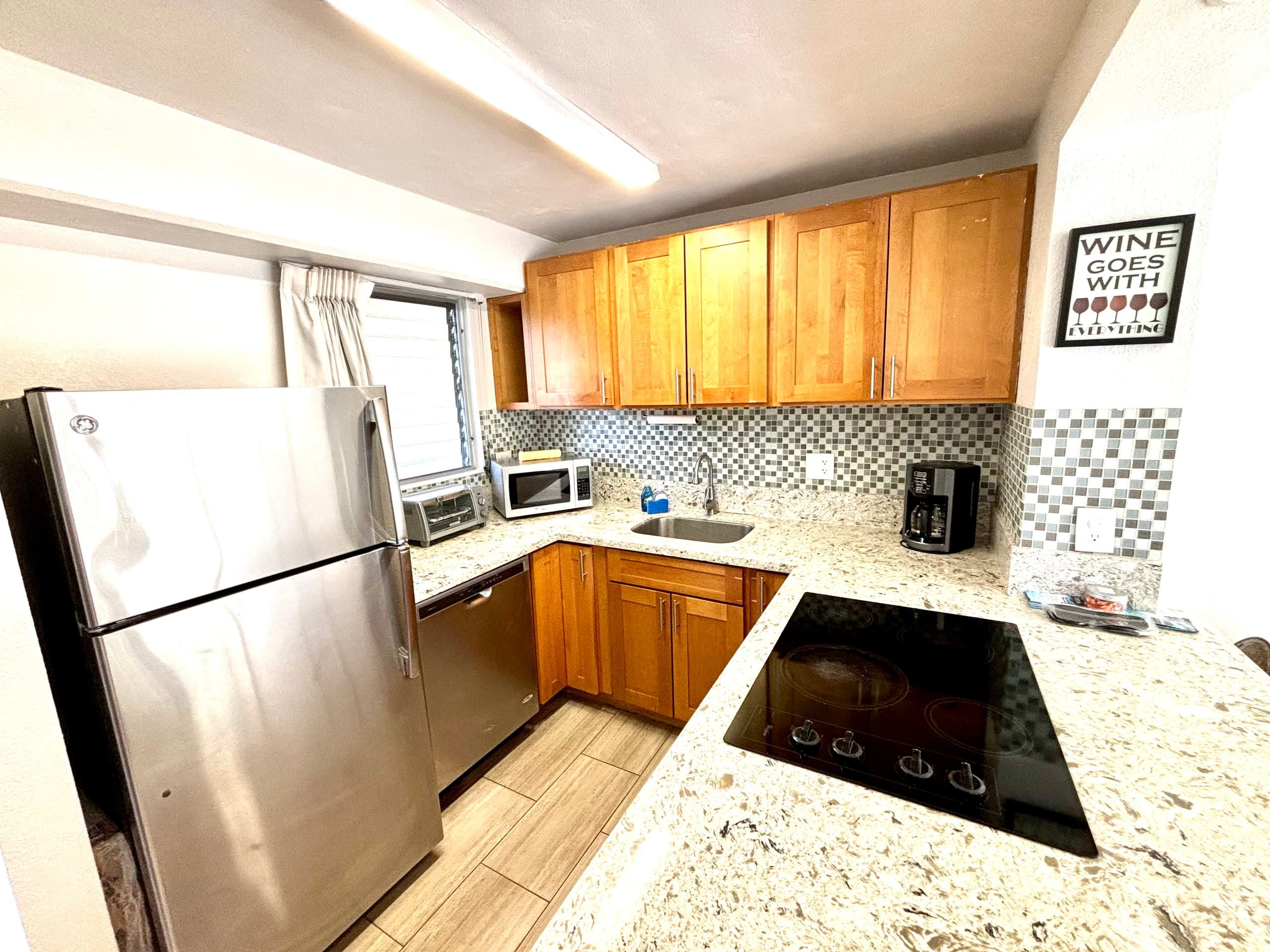 Waikiki 2-bedroom FREE parking/kitchen 207 - Image 10