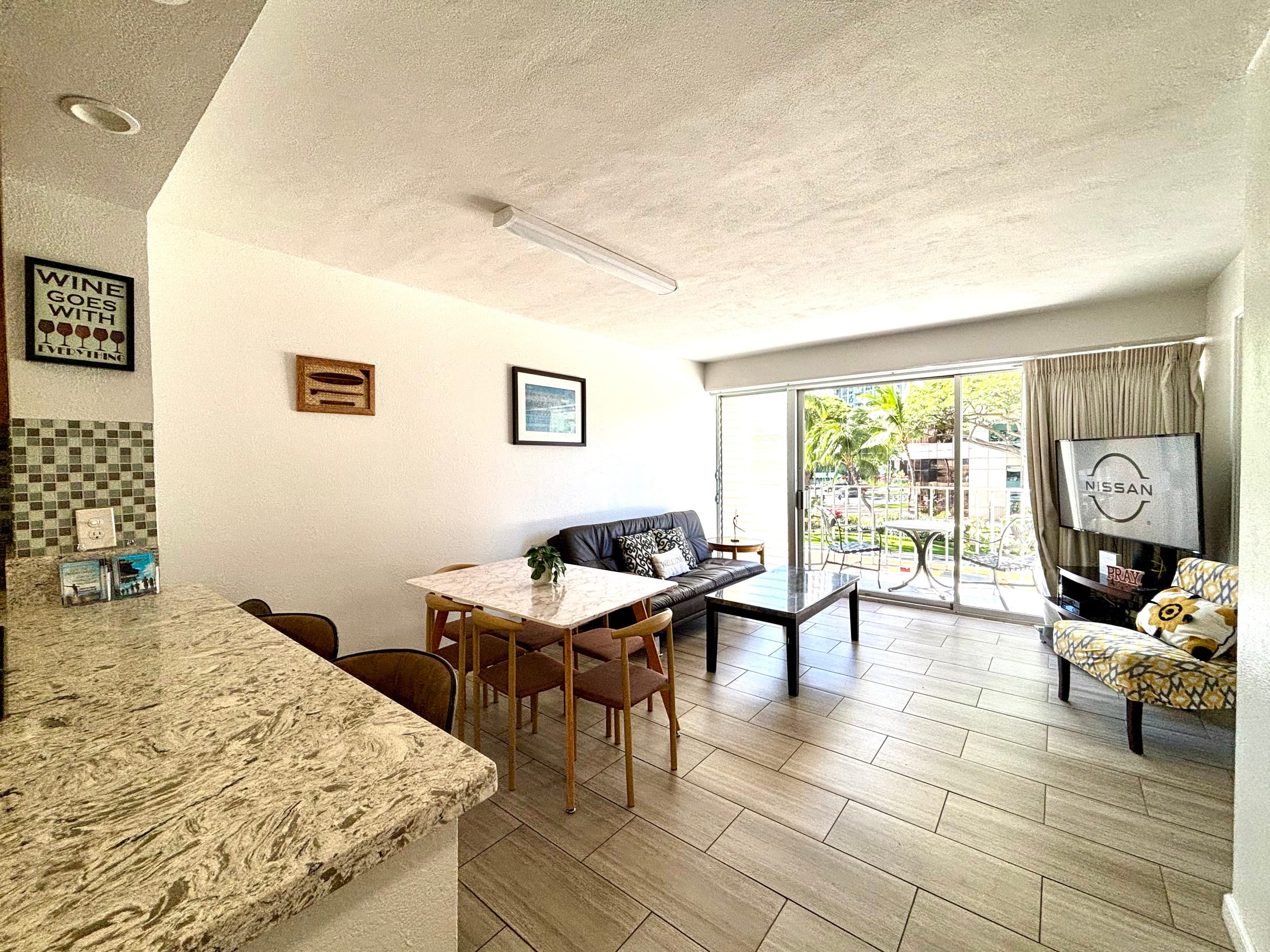 Waikiki 2-bedroom FREE parking/kitchen 207 - Image 2