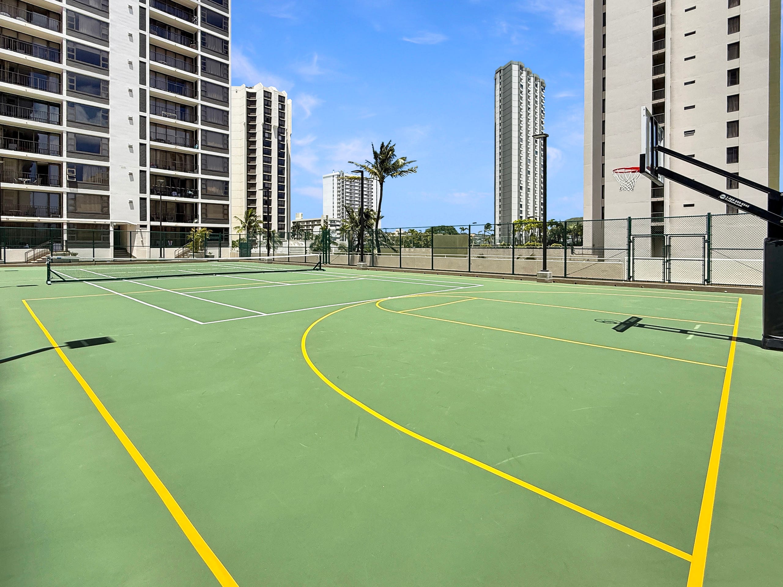 Condo in Honolulu · ★4.91 · 1 bedroom · 3 beds · 1 private bath - Image 36