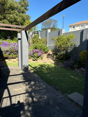 Cottage in security Estate with tennis court gallery image 4