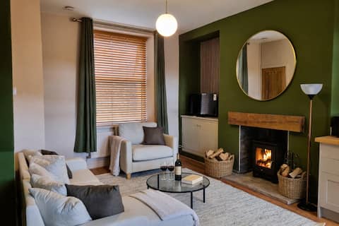 Popular Airbnb listing: Central Cottage | Woodburner | Recently Renovated in Pendle