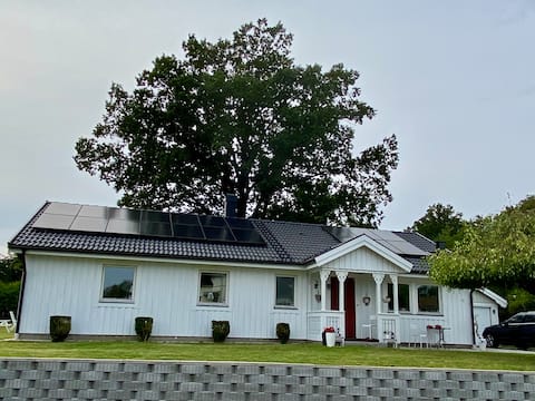 Charming whole villa near train station and IKEA (IoS)