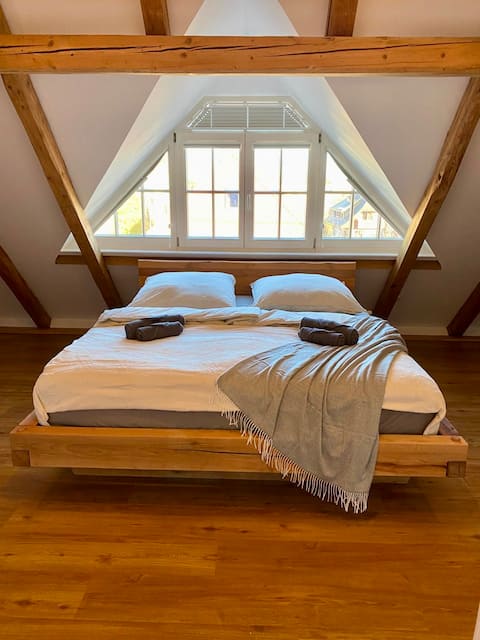 Masterpiece: Cozy attic apartment with balcony