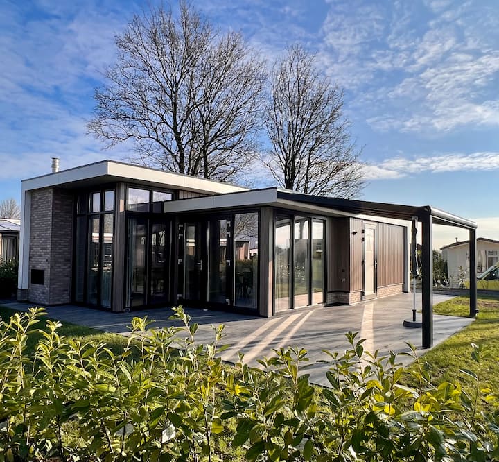 Wellness Cube vacation home with sauna and fireplace