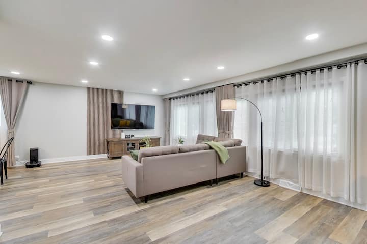 Dt Oak Park Gem W/ 3br+2bath+yard| 20 Mins To Loop - Oak Park, IL