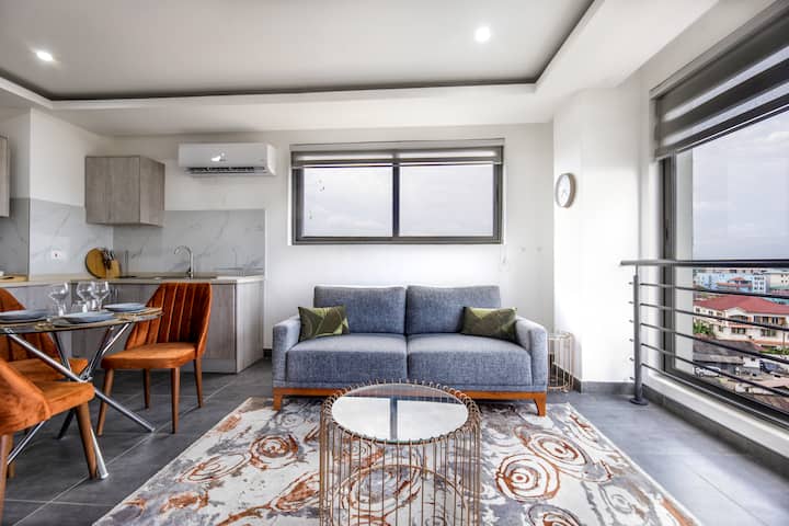 Cozy 1-bedroom Apartment With Stunning Views - Osu - Ghana