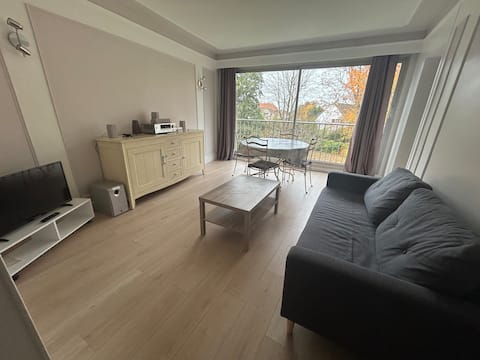 Large apartment near RER A