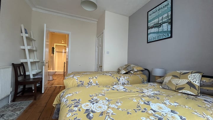 Chambre double (avec salle de bains attenante)
